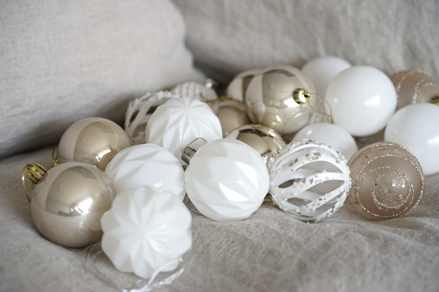 Elegant Christmas Tree Bauble Set (Set of 20)